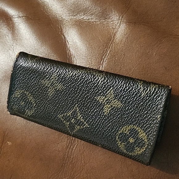 SOLD - Vintage Louis Vuitton 4 Keys Holder - Picture 2 of 10